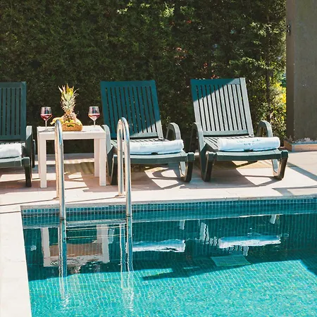 Villa Royal Blue Diamond 7 *