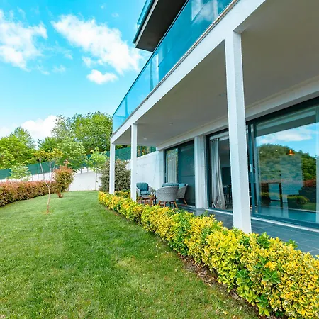 Royal Blue Diamond 7 Villa *
