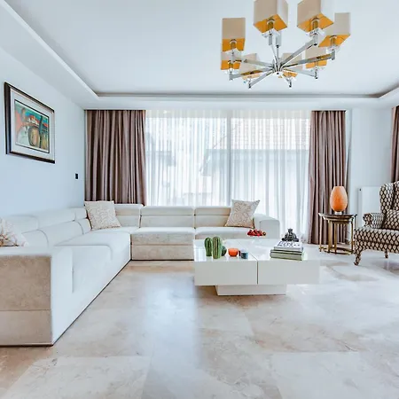 Villa Royal Blue Diamond 7